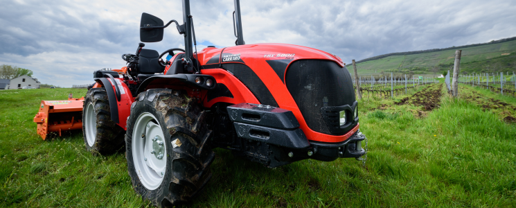 Piros traktor - Antonio Carraro