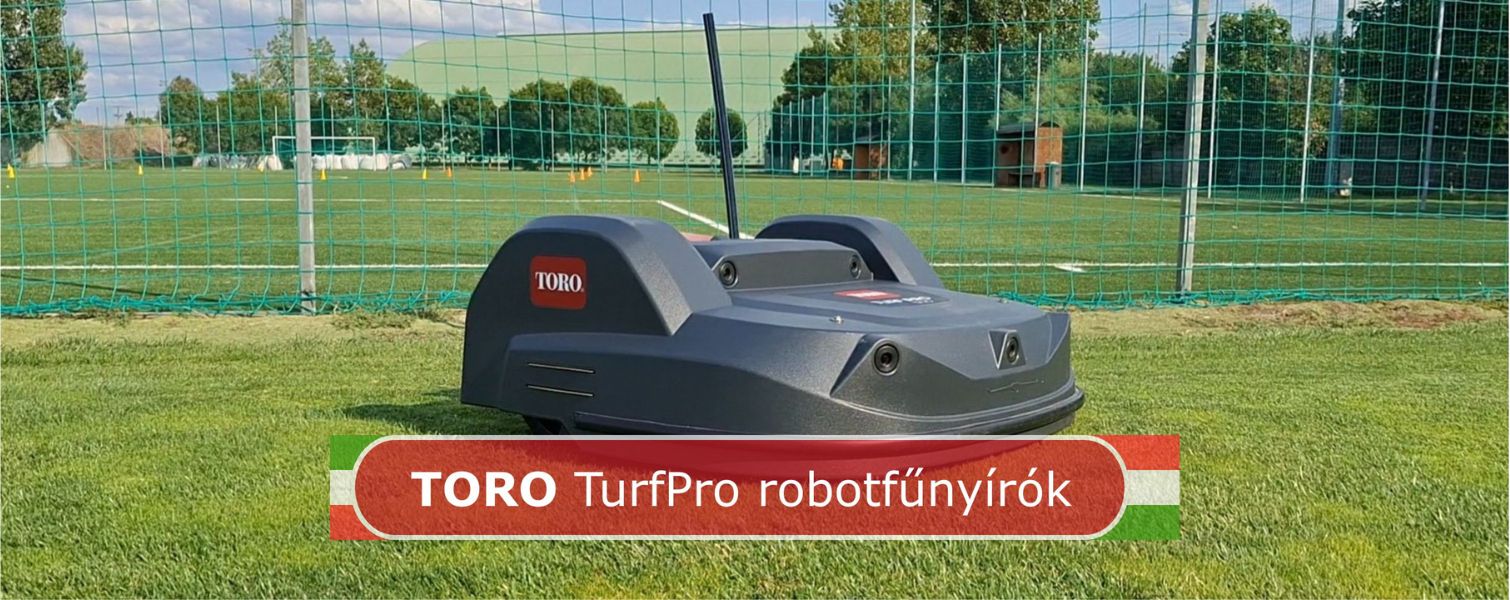 Toro robotfűnyító focipálya füvét nyírja