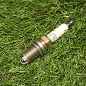   Gyújtógyertya - Gianni Ferrari (GTS 230W, PG230) Toro (Timecutter ZS4200S)