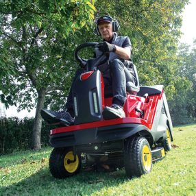 Ráülős fűnyíró